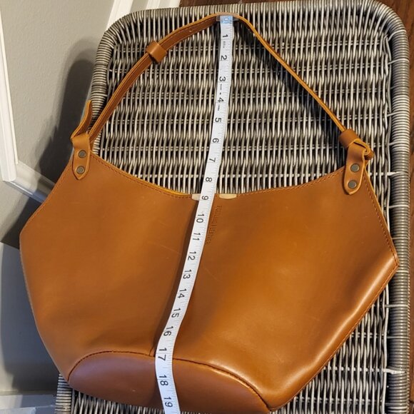Portland Leather Kangaroo in Honey - Large - Picture 10 of 16